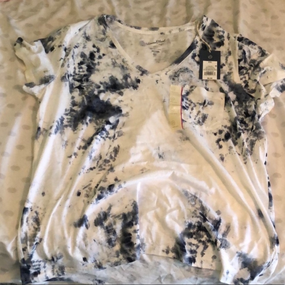 Universal thread Shirt